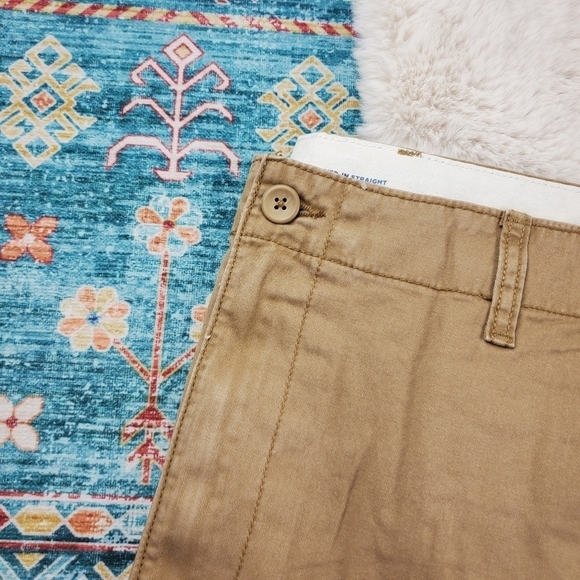 Old Navy Straight Lived-In Khaki Non-Stretch Shorts Men 54W - Picture 3 of 7